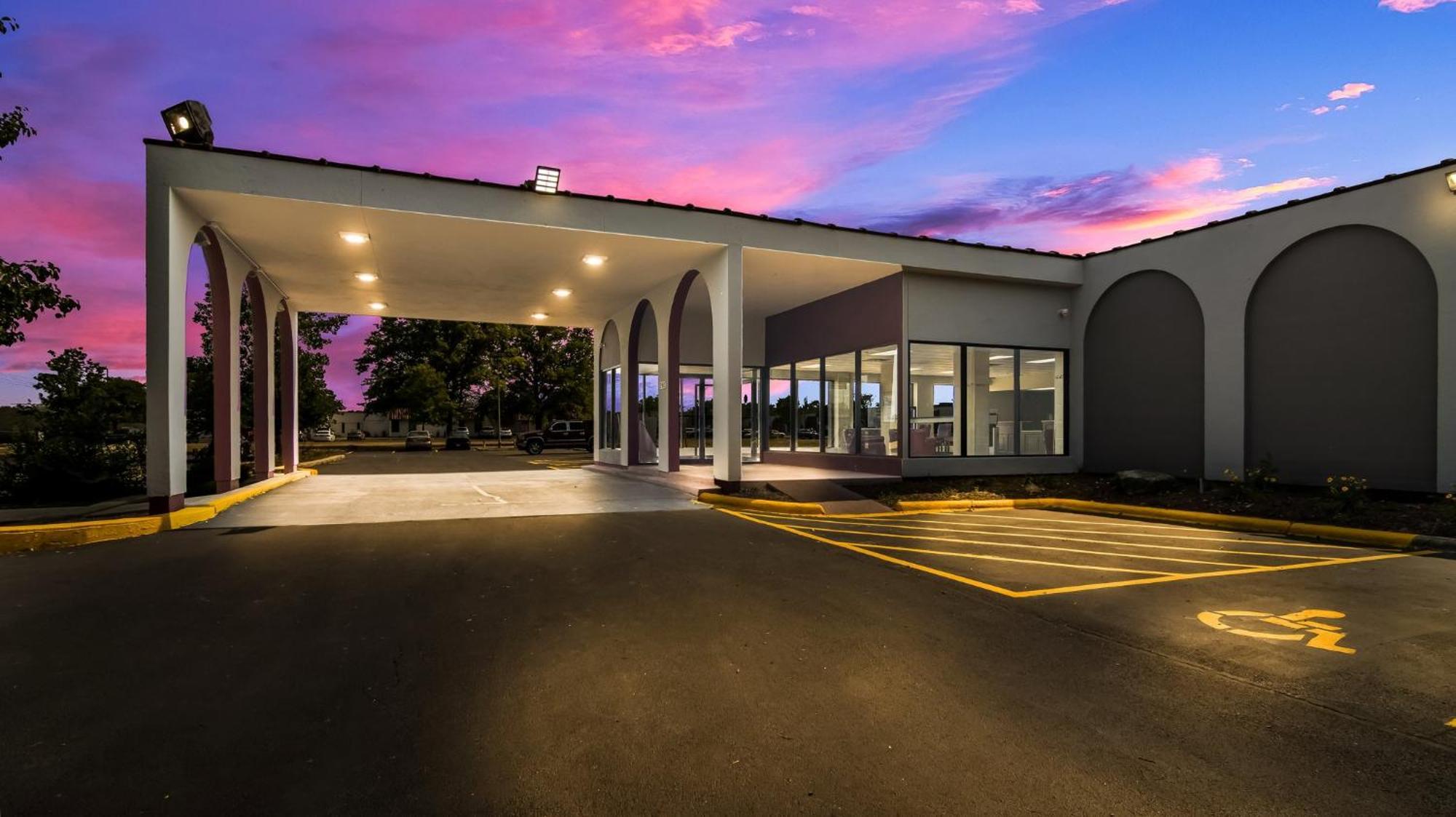 Hometowne Studios By Red Roof And Conference Center Chicago - N Aurora Naperville North Aurora Kültér fotó